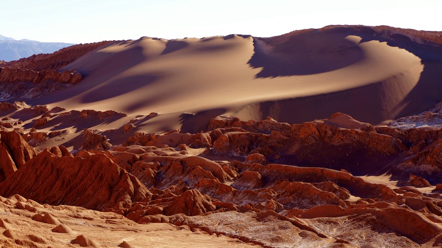 Formações rochosas vermelhas no Atacama